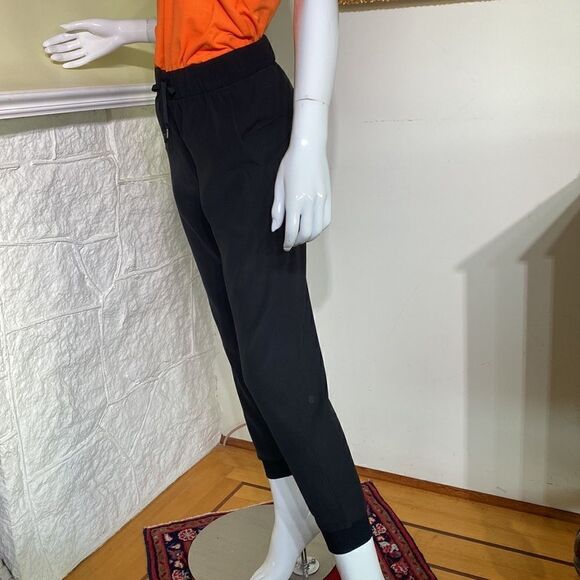 Lululemon On The Fly Jogger Woven Black - Picture 4 of 15